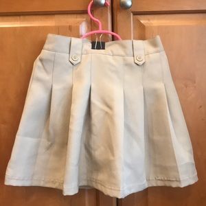 School skort in tan